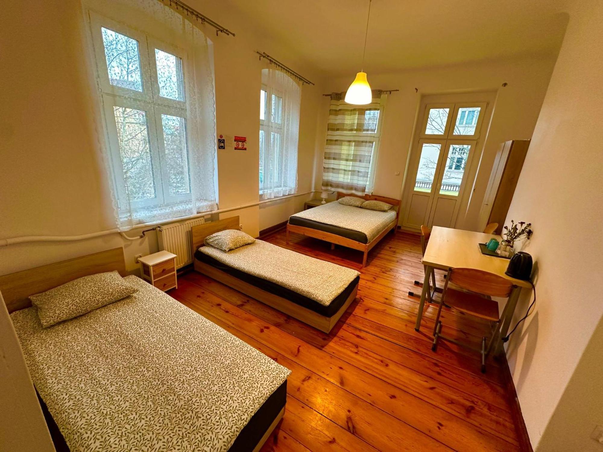 Lilia House Hostel Poznan Exterior photo